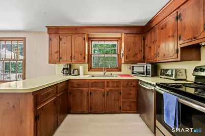 18 Foxridge Lane, Avon, CT 06001 - Photo 8