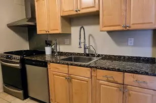 30 Woodland St, Hartford, CT 06105 - Photo 2