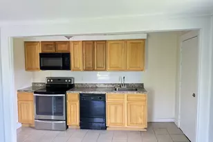17 Townley St, Hartford, CT 06105 - Photo 8