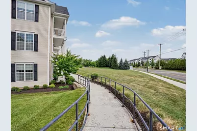 104 Center Meadow Lane #104, Danbury, CT 06810 - Photo 2