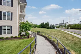 104 Center Meadow Ln, Danbury, CT 06810 - Photo 2