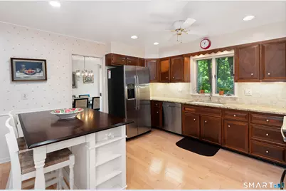 20 Round Hill Drive, Stamford, CT 06903 - Photo 10