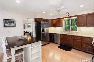 20 Round Hill Dr, Stamford, CT 06903 - Photo 10