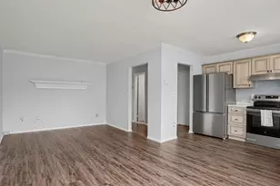 85 Carriage Path S, Milford, CT 06460 - Photo 4
