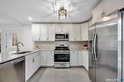 39 Robbins Avenue, Newington, CT 06111 - Photo 8
