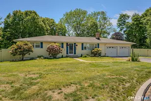 25 Sandy Hollow Dr, Waterford, CT 06385 - Photo 2