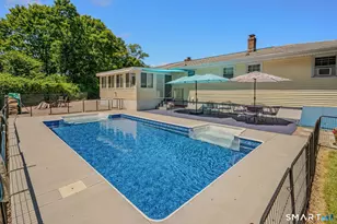 25 Sandy Hollow Dr, Waterford, CT 06385 - Photo 4