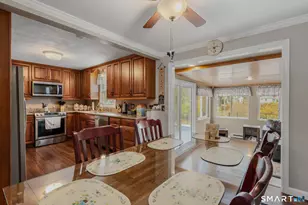 25 Sandy Hollow Dr, Waterford, CT 06385 - Photo 12