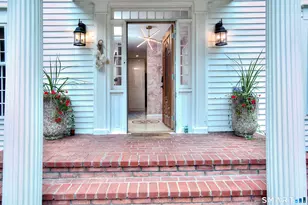 220 Stonewall Ln, Fairfield, CT 06824 - Photo 2