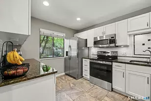2435 Bedford St, Stamford, CT 06905 - Photo 16