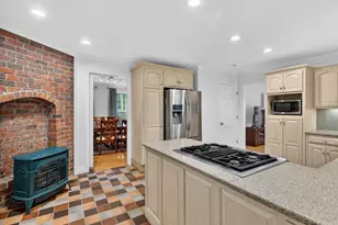 2 Larchwood Ln, East Lyme, CT 06333 - Photo 6