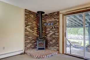 8 Circle Dr, Enfield, CT 06082 - Photo 6