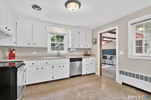 33 Brent Rd, Manchester, CT 06042 - Photo 12