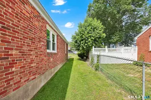 104 Exeter St, Hartford, CT 06106 - Photo 8