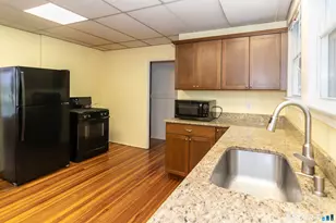 58 Shore Dr, Branford, CT 06405 - Photo 10
