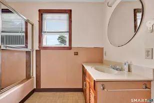 39 Woodbine Cir, Bridgeport, CT 06606 - Photo 16
