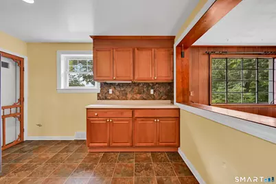 39 Woodbine Circle, Bridgeport, CT 06606 - Photo 10