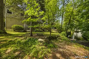 39 Woodbine Cir, Bridgeport, CT 06606 - Photo 32