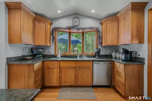 66 Clipper Ct, Groton, CT 06355 - Photo 8