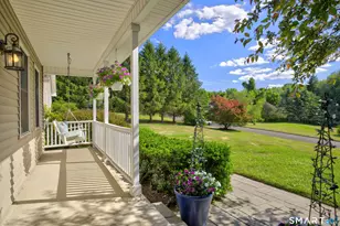 8 Bristle Ln, Newtown, CT 06482 - Photo 4