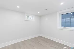 42 Poe Ct, Fairfield, CT 06825 - Photo 10