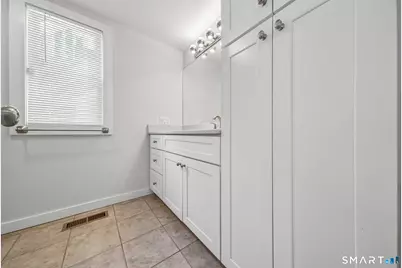 10 Wells Avenue, Stamford, CT 06902 - Photo 8