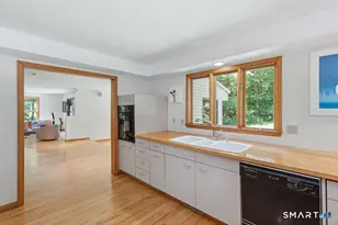 572 Amity Rd, Woodbridge, CT 06525 - Photo 18