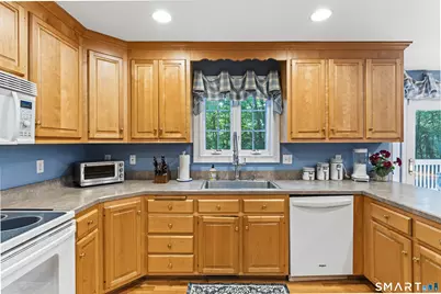 29 Narragansett Trail, Newtown, CT 06482 - Photo 10