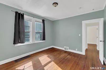 215 Overland Avenue, Bridgeport, CT 06606 - Photo 12