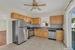215 Overland Ave, Bridgeport, CT 06606 - Photo 20