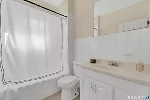 215 Overland Ave, Bridgeport, CT 06606 - Photo 14