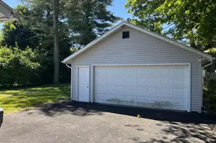 31 Hardwood Rd, Plainville, CT 06062 - Photo 2