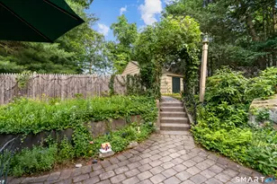 345 Ridgewood Rd, West Hartford, CT 06107 - Photo 4