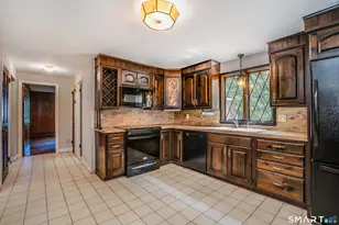 1 Foothills Way, Bloomfield, CT 06002 - Photo 18