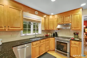 11 Dunne Wood Ct, Farmington, CT 06085 - Photo 10