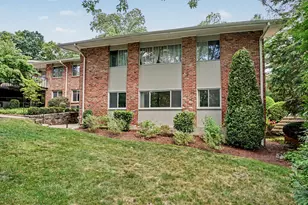 18 Southport Woods Drive, Fairfield, CT 06890 - Photo 2