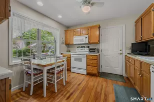 4 Bittersweet Ln, East Lyme, CT 06357 - Photo 10