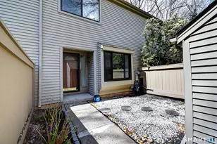 32 Farmington Chase Crescent, Farmington, CT 06032 - Photo 2