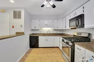 204 Ashmead Cmns, Enfield, CT 06082 - Photo 8