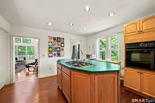 36 Hunting Hill Ave, Middletown, CT 06457 - Photo 4
