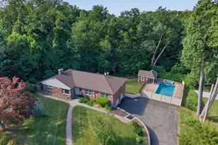 659 W Woods Rd, Hamden, CT 06518 - Photo 2