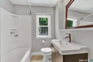 122 Macarthur Dr, Waterbury, CT 06704 - Photo 18
