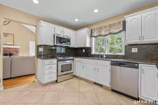 32 Justine Dr, North Haven, CT 06473 - Photo 6
