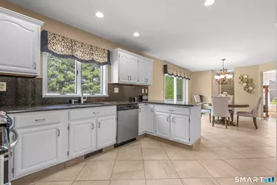 32 Justine Drive, North Haven, CT 06473 - Photo 8
