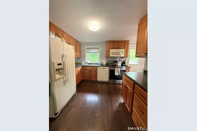4 Harbor View Avenue, Waterford, CT 06385 - Photo 2