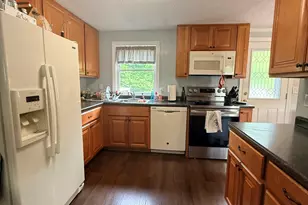 4 Harbor View Ave, Waterford, CT 06385 - Photo 2