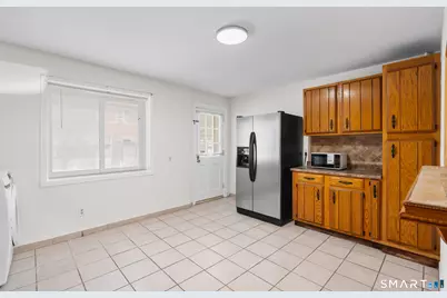 186 Court D Building 60, Bridgeport, CT 06610 - Photo 18