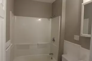 64 James St, Hartford, CT 06106 - Photo 8