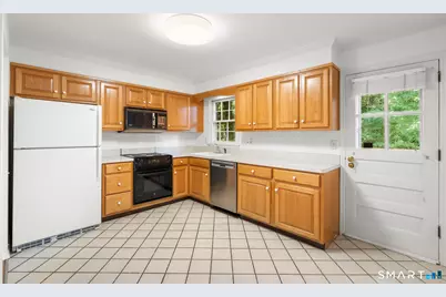 11 Lycett Court, Norwalk, CT 06850 - Photo 8
