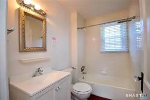 53 Robin Rd, West Hartford, CT 06119 - Photo 8